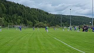 Furtwangens Keeper pariert gegen Jonathan Bell