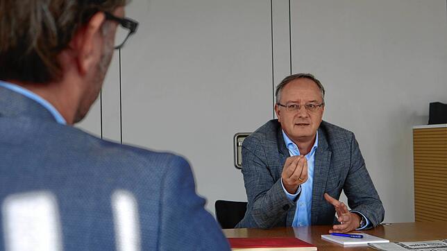 Andreas Stoch im Gespräch mit SÜDKURIER-Chefredakteur Stefan Lutz.