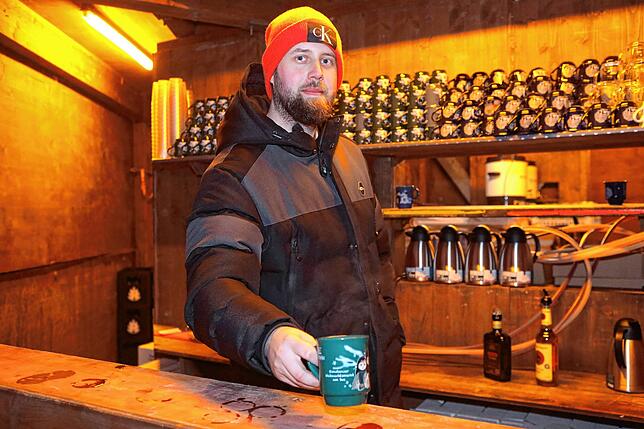 Die Tasse dürfen die Besucher an diesem Abend ausnahmsweise als Andenken mit nach Hause nehmen.