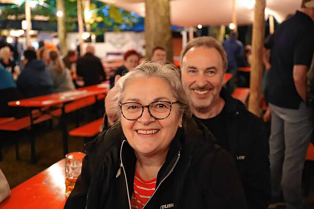 Bild 11: Gute Stimmung trotz schlechtem Wetter auf dem Ostracher Eichbühlfest