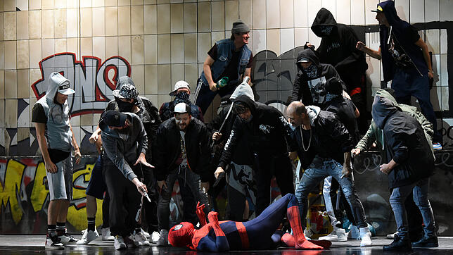 Wenn Don Quichotte heute leben würde, würde er vielleicht als Spiderman durch Unterführungen ziehen, um die Welt vom Bösen zu erlösen.