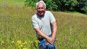 Der Landwirt Heinrich Thoma ist in diesem Jahr einer der Preisträger bei der Wiesenmeisterschaft des Naturparks Südschwarzwald in den ...
