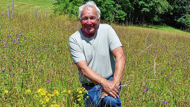 Der Landwirt Heinrich Thoma ist in diesem Jahr einer der Preisträger bei der Wiesenmeisterschaft des Naturparks Südschwarzwald in den ...