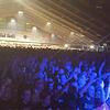 Feiern zu Rechtsrock: Die Tennis- und Eventhalle in Unterwasser im Schweizer Kanton St. Gallen während des Neonazi-Konzerts am Samstagabend.