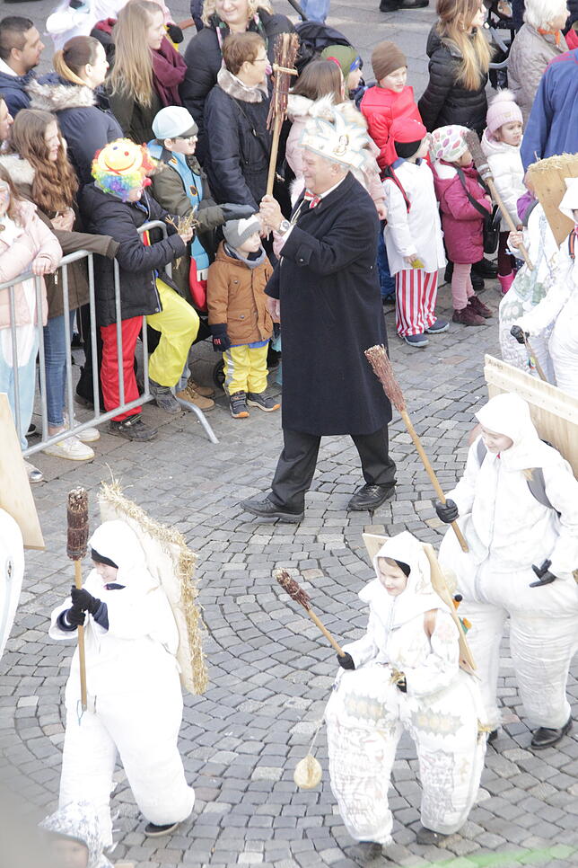Bild 15: Bilder vom großen Kinderumzug in VS-Villingen am Schmotzigen &ndash; Teil 1
