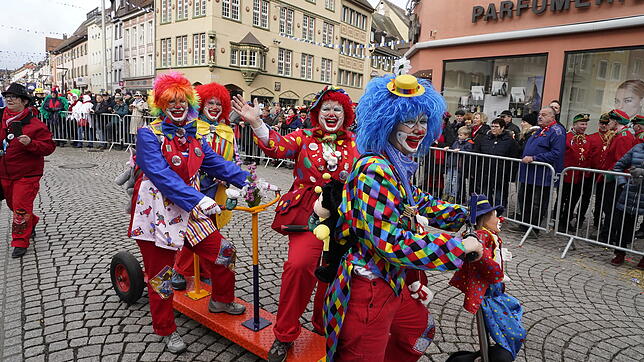 Bild : 10 Uhr: Video vom Umzug der Südstadtclowns am Fasnetmontag