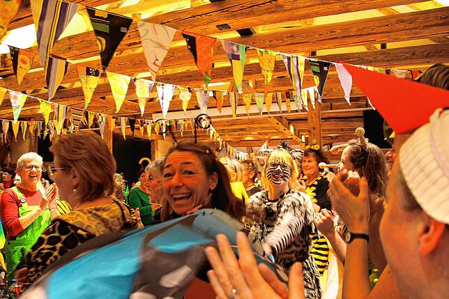 Bild 6: Bilder von der Markdorfer Frauenfasnet