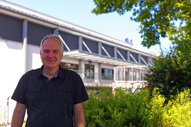 Für den Fototermin kehrt Thomas Budsa an den Ort zurück, an dem mehr oder weniger alles begonnen hat: Das Jugendzentrum Molke war der ...
