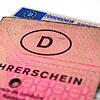 Tschüss rosa Lappen, hallo Plastekarte, heißt es für viele Führerscheininhaber. Die ersten Fristen laufen bald ab.