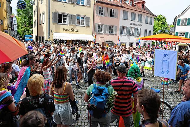 Tanzeinlagen zu Abba-Hits vor dem Münster. Doch beim CSD geht es nicht nur darum, die eigene Queerness zu feiern, sondern ganz gezielt ...