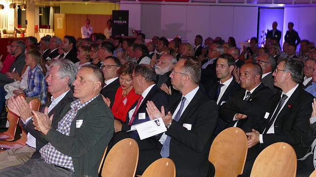 Rund 200 interessierte Besucher applaudierten den Rednern im Bürgersaal bei den Wirtschaftsgesprächen.