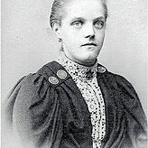 Frieda Keller in einem selbstgenähten Kleid. Abbildung aus dem Jahre 1903.