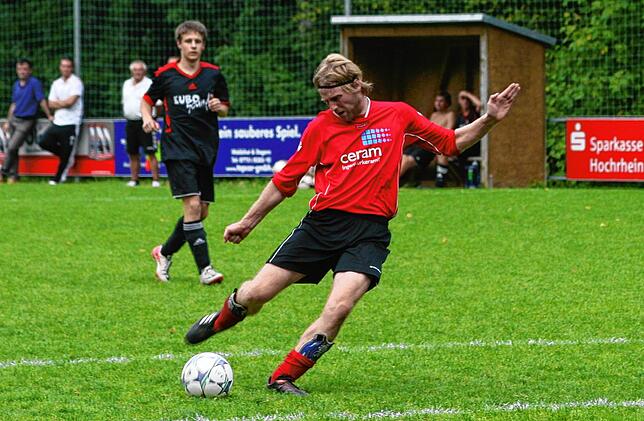 Lang ist es her: Lothar Lehmann im Spiel des SV Eschbach gegen den SV Niederhof im September 2011.
