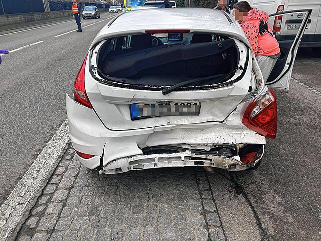 In Döttingen kam es am 24. Dezember zu einer heftigen Auffahrkollision zwischen zwei Autos. Es entstand großer Schaden, doch niemand ...