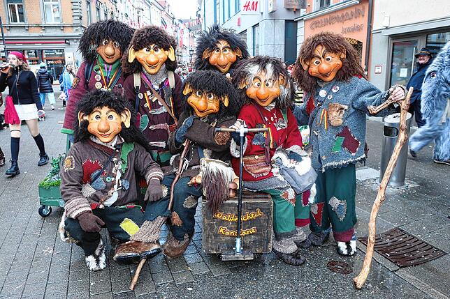 Bild 24: Fasnacht 2025 in Konstanz: Diese Bilder zeigen das bunte Narrentreiben auf der Marktstätte!