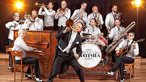 Das Hot Jazz Orchester erweckt in der Obsthalle neben dem Winkelstüble in Wahlwies die Musik der 1920er-Jahre zu neuem Leben. Foto: Tom ...