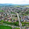 Das Familienunternehmen Omnibus-Wegis (große Fläche rechts im Bild) hat seinen Sitz seit 64 Jahren Bermatingen-Ahausen. In Zukunft ...