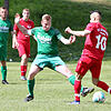 Der Sauldorfer Kapitän Christoph Hipp (links) im Duell mit Timotheos Ülger (10) vom FC Aramäer Pfullendorf.