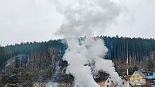 Gestank und starke Rauchentwicklung bei einem Vöhrenbacher Betrieb haben Anwohner dokumentiert. Bild: Ewald Braun
