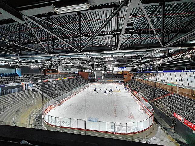 Eine besondere Herausforderung: Das Eis einer Arena hat besondere Strukturen. Wassermischung, Temperatur – vieles muss da stimmen.