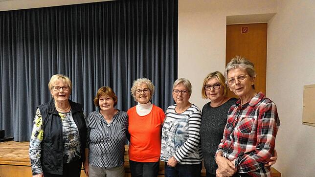 Gisela Strittmatter, die Leiterin vom Albbrucker Seniorenkreis St. Josef und das Team mit Doris Studinger, Barbara Albiez, Helga ...