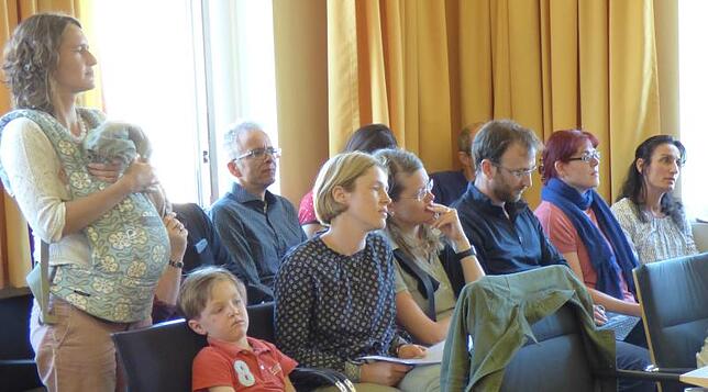Einige Eltern verfolgten die Diskussion im Gemeinderat um die Änderung an der Betreuungsform an der Jakob-Gretser-Grundschule. Bild: ...