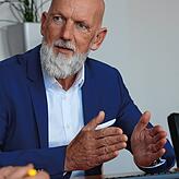 „Wir müssen zunächst einmal investieren und bauen und haben die Erträge erst viel später“: Stadtwerke-Geschäftsführer ...