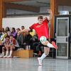 Starken Einsatz wie hier beim B-Juniorenspiel zwischen der SG Orsingen-Nenzingen (blaue Trikots) und dem TV Konstanz zeigten die Spieler ...