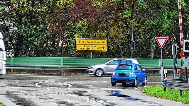 Die Lärmschutzwand in Ofteringen ist 1,50 Meter hoch. Wegen zu &bdquo;geringer Betroffenheit&ldquo; von Bürgern an der B 314 in diesem ...