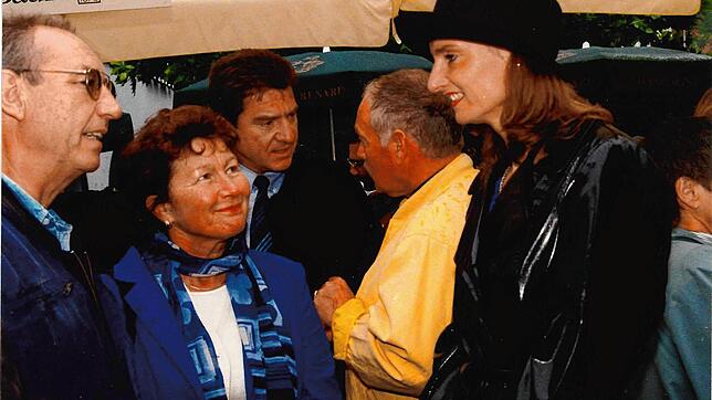 Bürgermeisterin Isabel Fezer im August 1998 im Gespräch mit Wolfgang Metz, Direktor der Sparkasse Radolfzell, und Stadträtin Gerda ...
