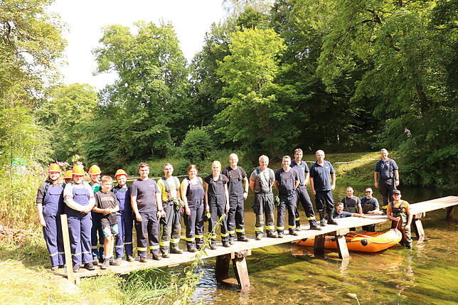 Bild 1: Bilder von der Freiwilligen-Arbeit der Feuerwehr beim Marathon der Gespannfahrer