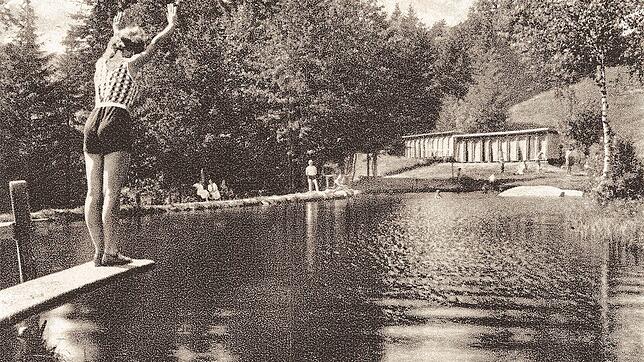 Heinrich Schmieder fotografiert das Schwimmbad beim Wehrlebaschen um 1930.