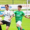 Der Aasener Marcel Erath (links) und Ömer Cil (FCB) im Zweikampf um den Ball.