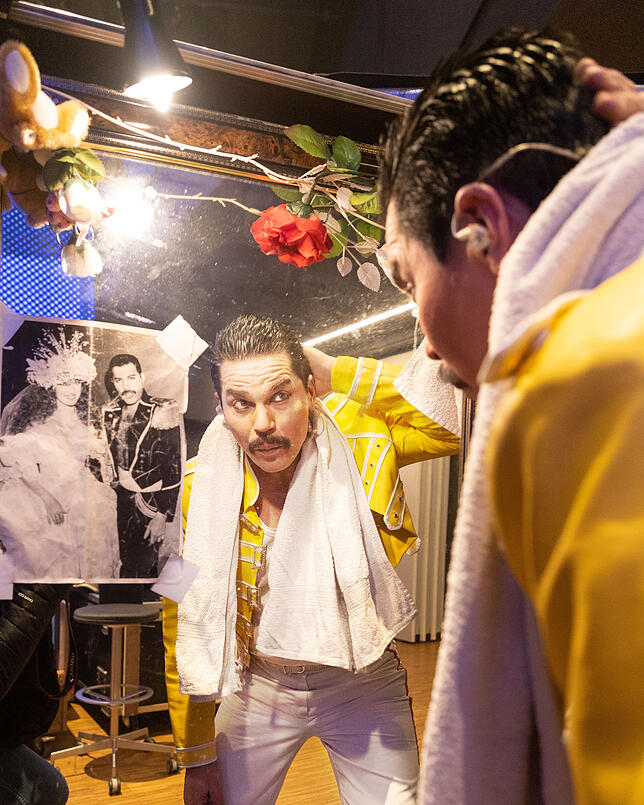 Bild 8: Ein Tag hinter den Kulissen des Bodenseeforums: Wie Techniker den Saal für Freddy Mercury fit machen