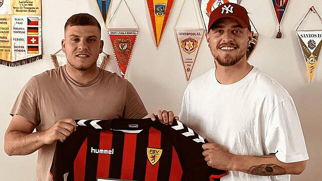 Neuzugang: Antonio Fischer (links, mit Sportchef Julian Jäger) wechselt im Sommer vom FC Black Stars Basel zum aktuellen ...
