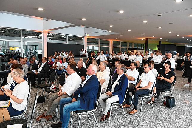 Volles Haus beim Besuch von Landesverkehrsminister Winfried Hermann (Grüne).