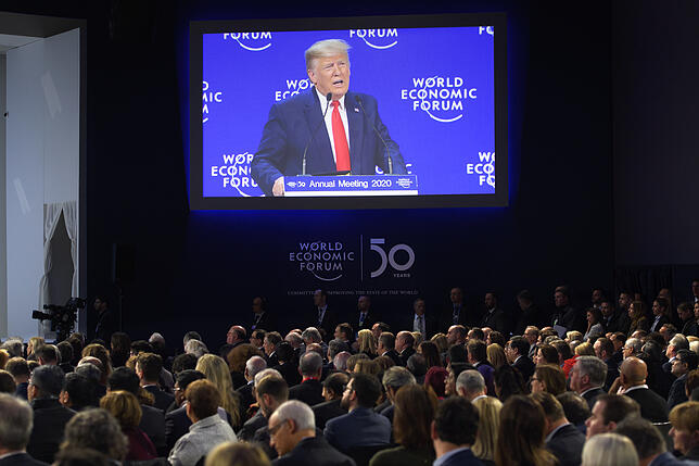 Aufmerksames Zuhören: Donald Trump während seiner Rede in Davos.