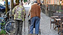Zwei Senioren wurden von einer unbekannten Frau und ihrem Kind genötigt. Die Polizei in Sigmaringen sucht Zeugen, die Angaben zu ...