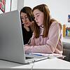Fernunterricht per Laptop: Die Konstanzerin Julia von Albedyhll und ihre zwölfjährige Tochter Helena.