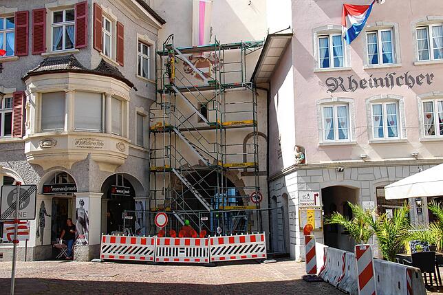 Die Arbeiten beginnen: Am Unteren Tor wird im August das Gerüst für die anstehende Sanierung des Wahrzeichens errichtet. Am Oberen Tor ...