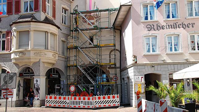 Die Arbeiten beginnen: Am Unteren Tor wird im August das Gerüst für die anstehende Sanierung des Wahrzeichens errichtet. Am Oberen Tor ...