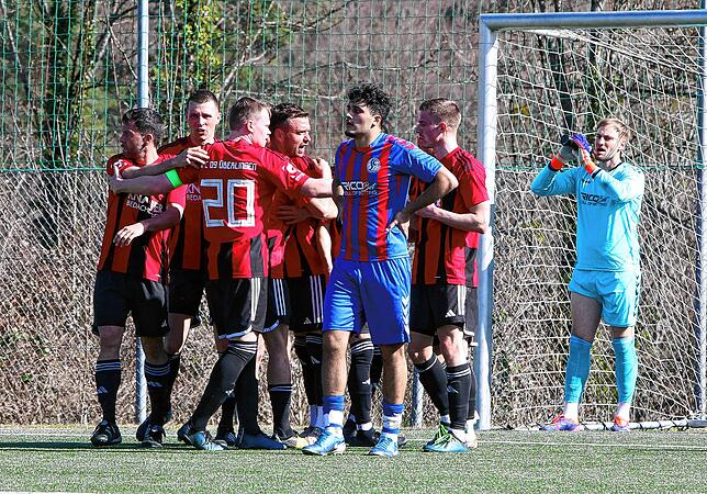Bild 11: FC Überlingen besiegt SC Konstanz-Wollmatingen. Wir waren mit der Kamera dabei!