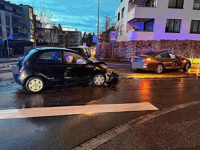An der Kreuzung Spital-/Salinenstraße im Schweizer Rheinfelden hat‘s heftig gekracht.