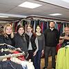 Im Meßkircher Kleiderlager können sich alle Bedürftigen mit Kleidung versorgen. Unser Bild zeigt das Team mit (von links) Olena und Anna ...