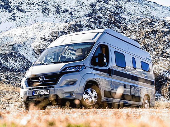 Urlaubstraum Camping: Busse und Caravans versprechen unbegrenzte Mobilität.
