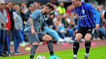 1:1 trennten sich der SV Volkertshausen (Marco Knobelspies, links) und der SV Orsingen-Nenzingen (Felix Buhl).