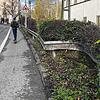 Kurz nachdem das Taxi am Bahnhof Konstanz losgefahren war, prallte es hier rechts ungebremst in die Schutzplanke, die komplett ...