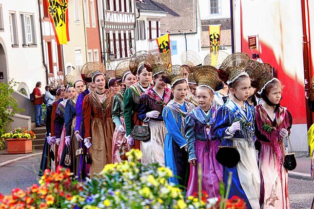 Bild 7: Trachten im Jubiläumsjahr: Erster großer Auftritt bei der Schwedenprozession
