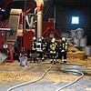 So sieht es in der Halle des Betriebs in der Bahnhofstraße aus. Hier war das Feuer ausgebrochen. Hätte sich das Stroh in der Halle in ...