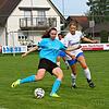 Fraglich: Samira Schönstedt (vorn) hofft, dass sie für den Verbandsliga-Aufsteiger FC Hochrhein am Samstag gegen den PSV Freiburg wieder ...